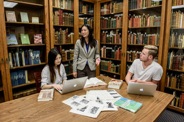 Professor Jen Smith working with students